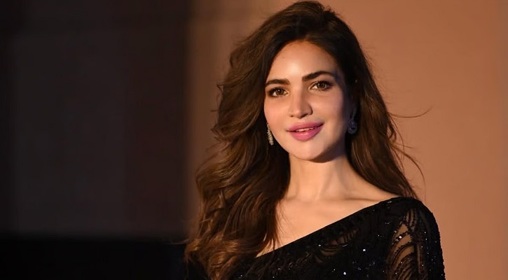 ফ্ল্যাটে পাওয়া গেল অভিনেত্রীর পচাগলা দেহ